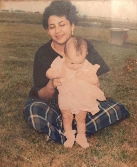 Carla Medrano childhood picture with her mother