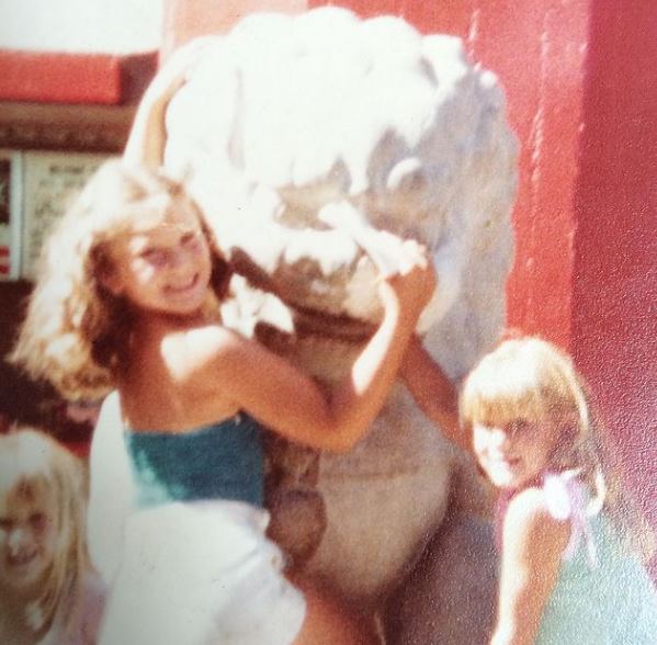 Childhood photo of Deanna Daughtry with her siblings