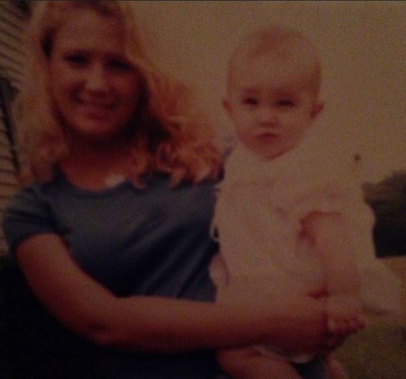 Childhood photo of Hannah Daughtry with her mom Deanna Daughtry
