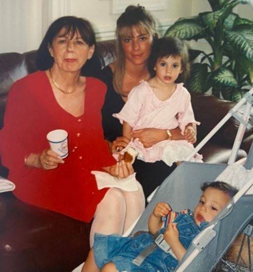 Childhood photo of Lauren with her family