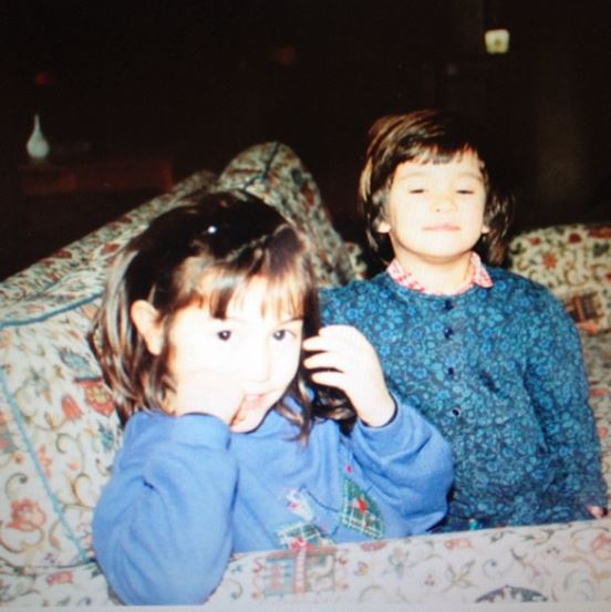 Childhood photo of Tajima with her sister