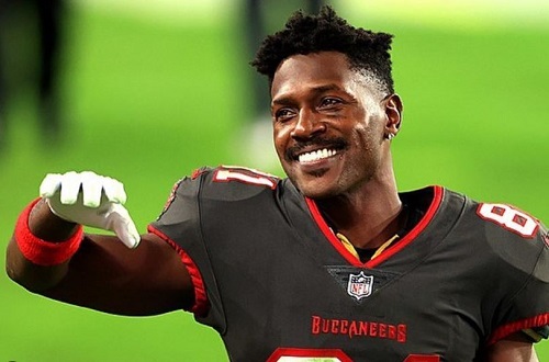Cydney Moreau is best known as a girlfriend of Antonio Brown