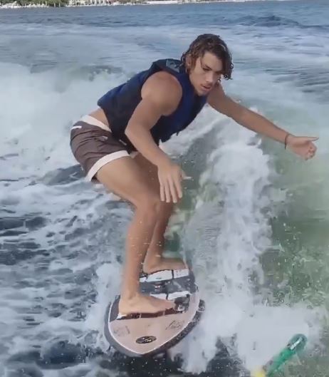 Elias Becker likes surfing