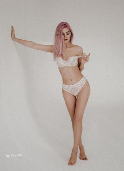 Eva Elfie height