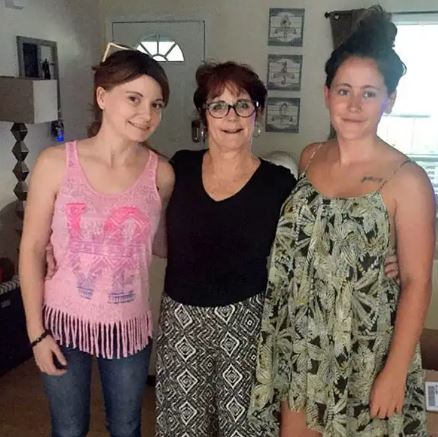 Evans with her mom Barbara Evans and sister Ashleigh Evans