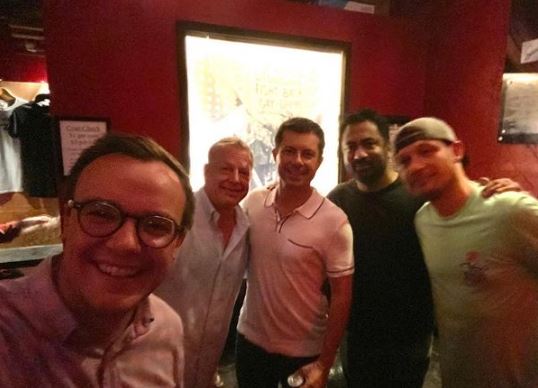 Kal Penn with friends