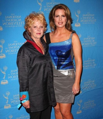 Lisa Brown height is 5 feet 7 inches