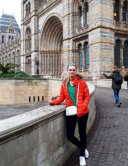 Lucy Currey likes traveling