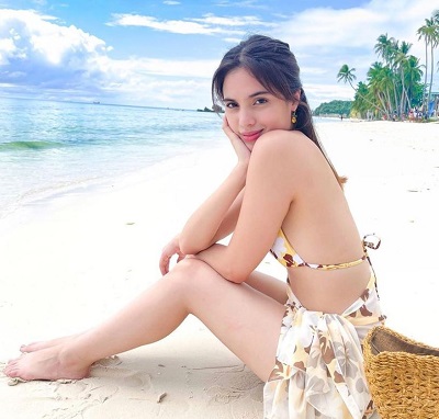 Michelle Vito loves beaches