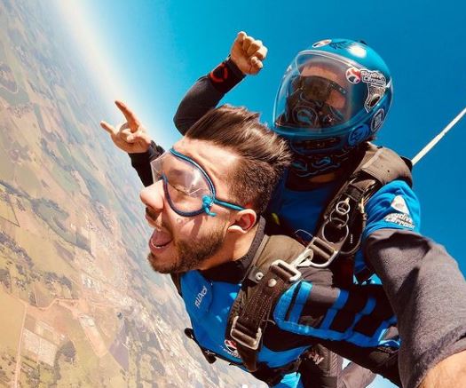 Morilo Huff experienced Sky Divingg