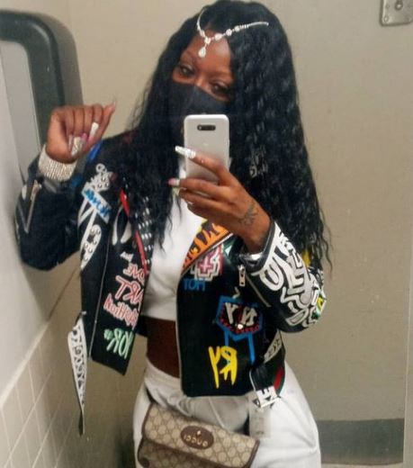 Nenobia Washington likes to capture mirror images
