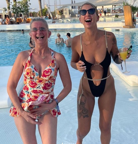 Nicole Drinkwater with her mother Lisa Bowers