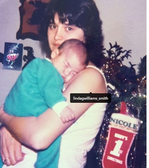 Nicole Williams childhood picture with her mother Linda Williams