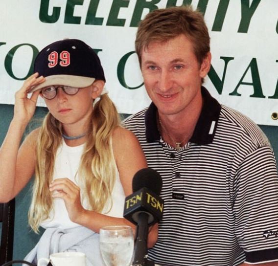 Paulina's childhood photo with her dad Wayne Gretzky