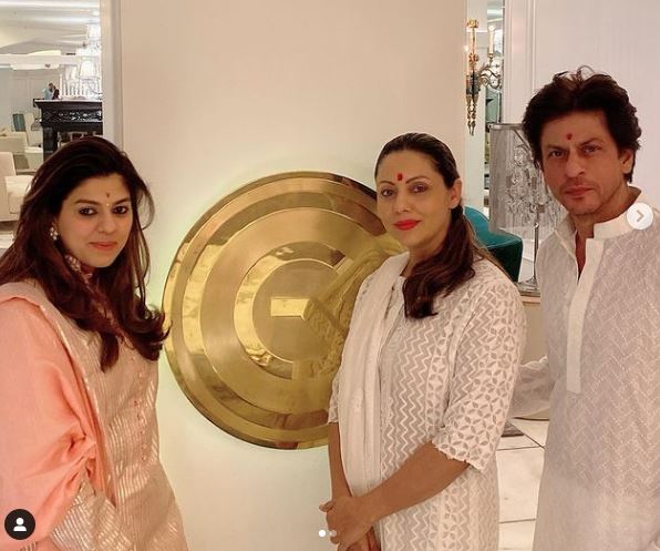 Pooja Dadlani with Shah Rukh Khan and Gauri Khan