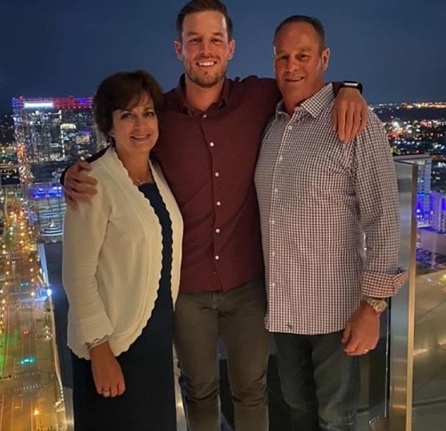 Riley King is very close to his father Bob King and mother Lisa King