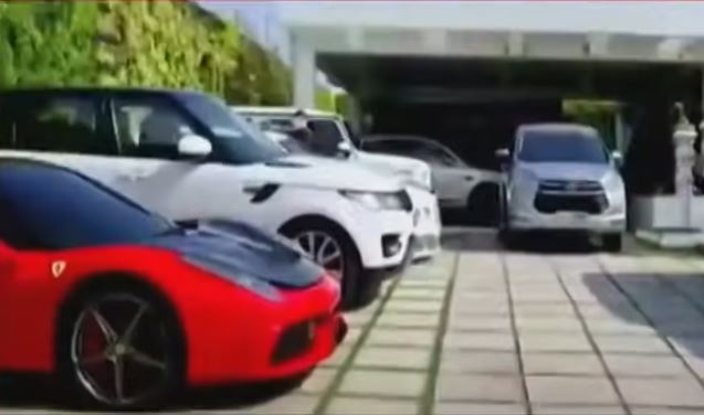 Sukesh Chandrashekhar Car - BMW, Ferrari Sports Car, Luxurious Car