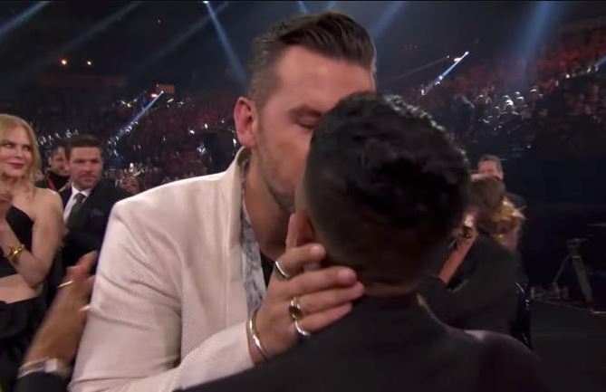 TJ Osborne kisses his boyfriend Abi Ventura after winning CMA Awards