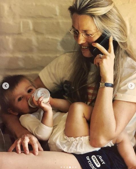 The childhood image of Eve Jobs with her mother