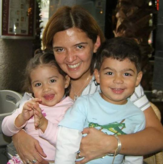 The old image Iñaki Godoy with his mother and sister