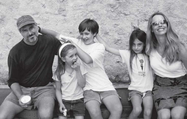 The old picture of Eve Jobs family