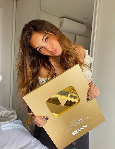 Vanessa Lopes earned Golden Play Button in October 2021