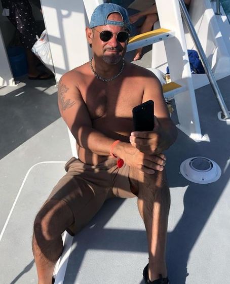 Vladimir Curiel is a traveling lover