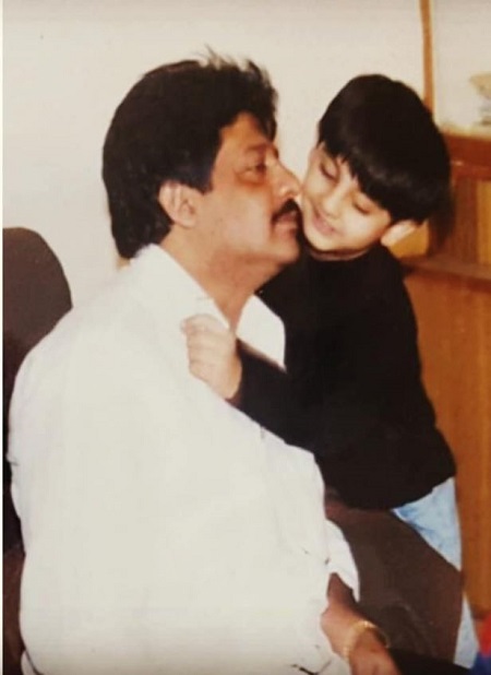 Zaid Khan childhood picture with his father