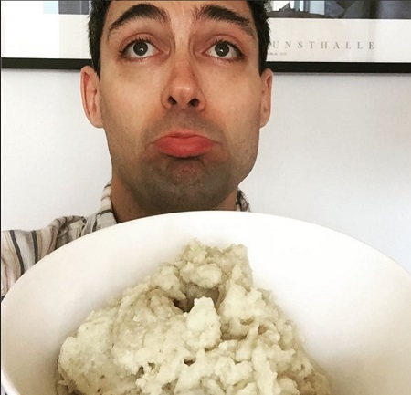 Alex Hassell Age, Birthday & Zodiac Sign