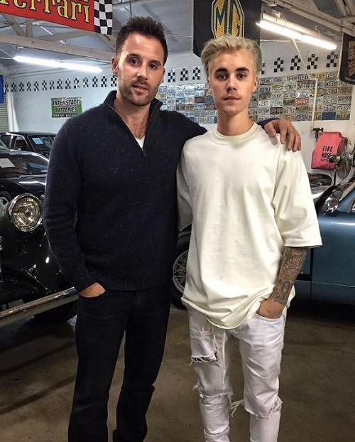 Alex Manos was photographed with his favorite singer Justin Bieber