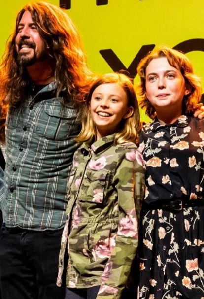 An old photo of Violet Grohl with her dad Dave Grohl and sister Harper Willow Grohl