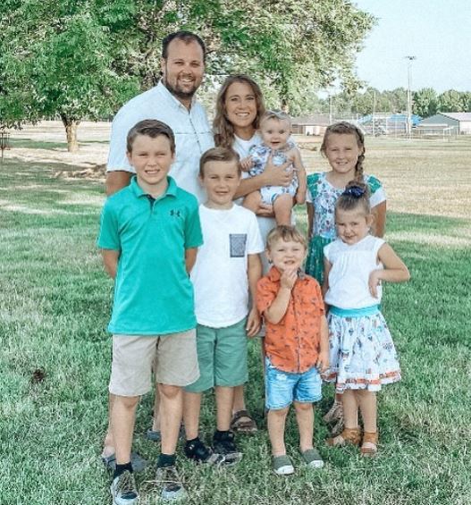 Anna Renee Duggar with her spouse and kids