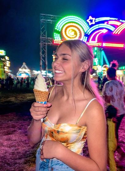 Ariana Lee loves Ice cream