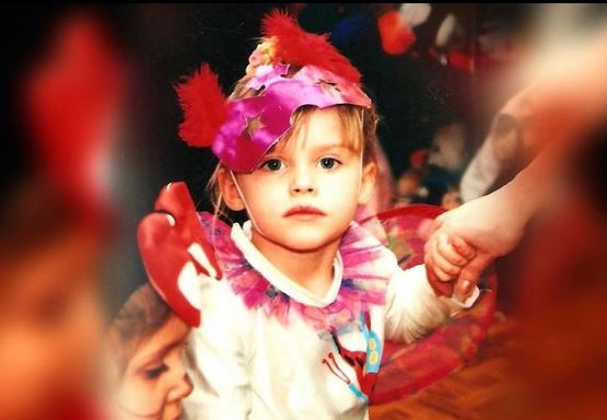 Childhood photo of Karolina Pisarek