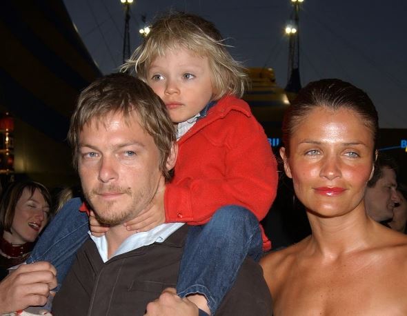 Childhood photo of Mingus with his parents