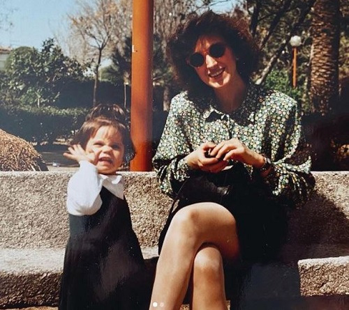 Clara Alvarado childhood picture with her mother Rosa Bermudo