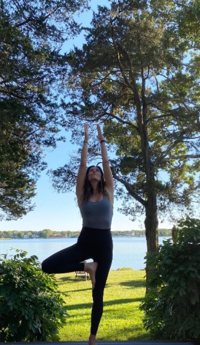 Cristina Greeven Cuomo does Yoga