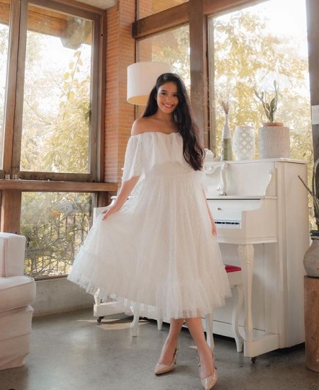 Criza Taa Net Worth, Income Source & Salary
