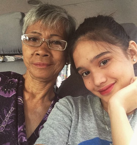 Criza Taa with her mother