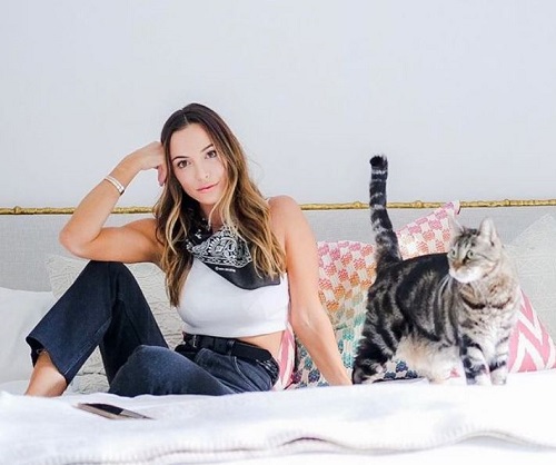 Farrah Aldjufrie is a cat lover