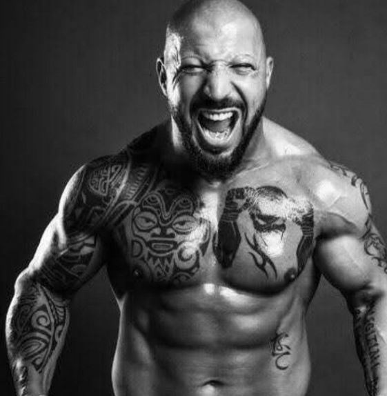 Frederic Sinistra was a wrestler