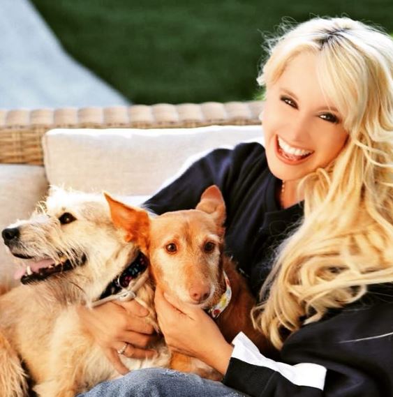 Geraldine Larrosa is a dog lover