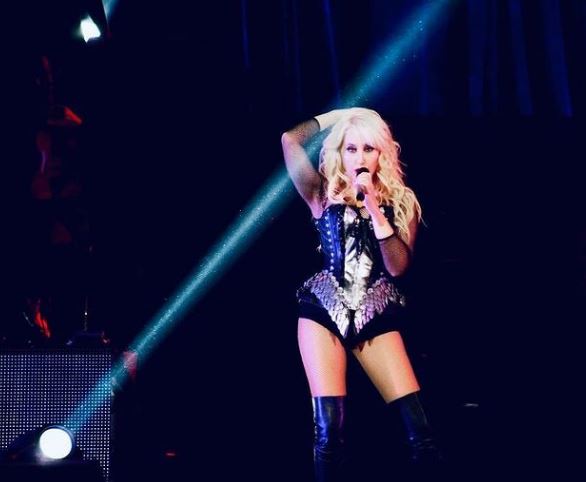 Geraldine live performance