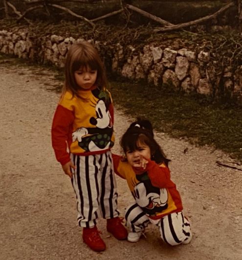 Giannina's old photo with her sister Dalma Maradona