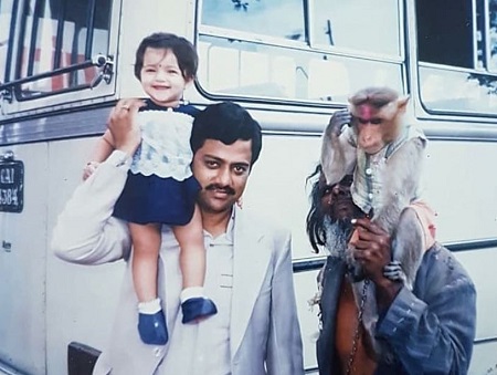 Hamsa Nandini childhood picture with her father