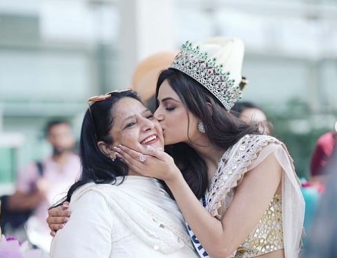 Harnaaz Kaur with her mother Ruby Sandhu