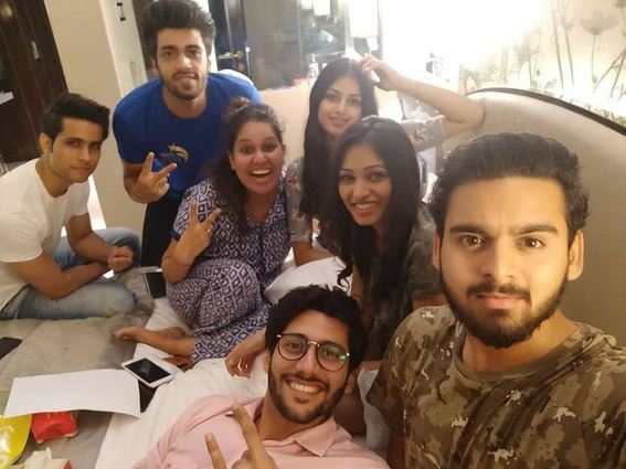 Harnaaz's old photo with her friends