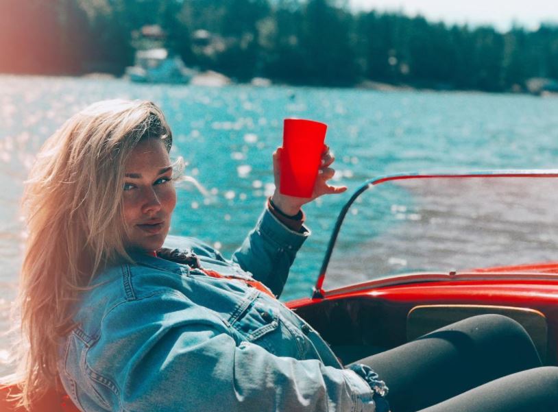 Hunter McGrady Age, Birthday & Zodiac Sign