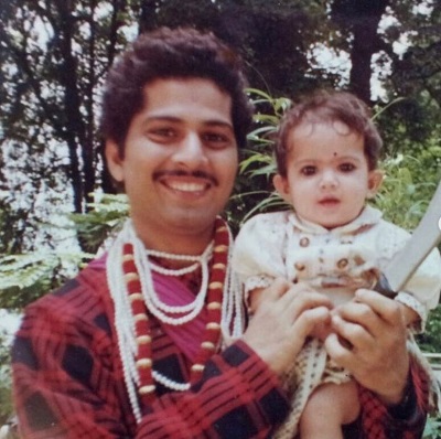 Jaya Kishori Ji childhood picture with her father Shiv Shankar Sharma