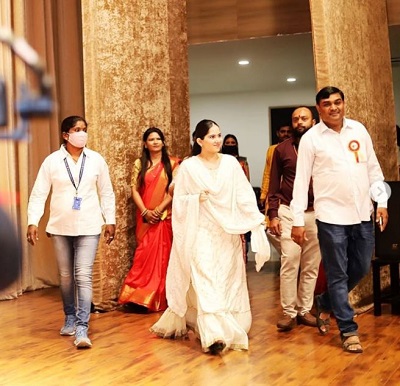 Jaya Kishori Ji has almost 20 albums to her name some of them are Shiv Stotra, Mere Kanha Ki, Sunderkand, Shyam Tharo Katu Pyaro, Hits of Jayakishori, Diwani Mein Shyam Ki, etc